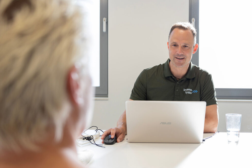 Marcel Tenney bespreekt trajectplan met cliƫnt
